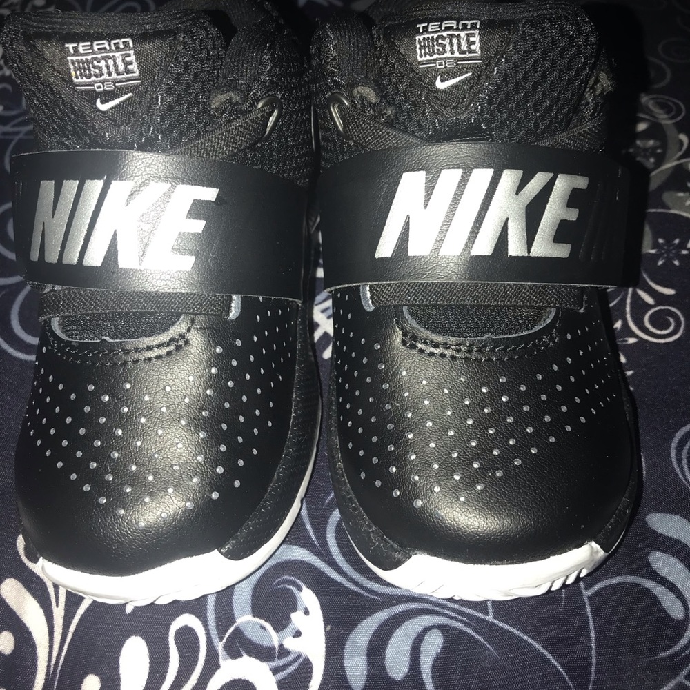 Nike hustle toddler size 7 wore once !!!